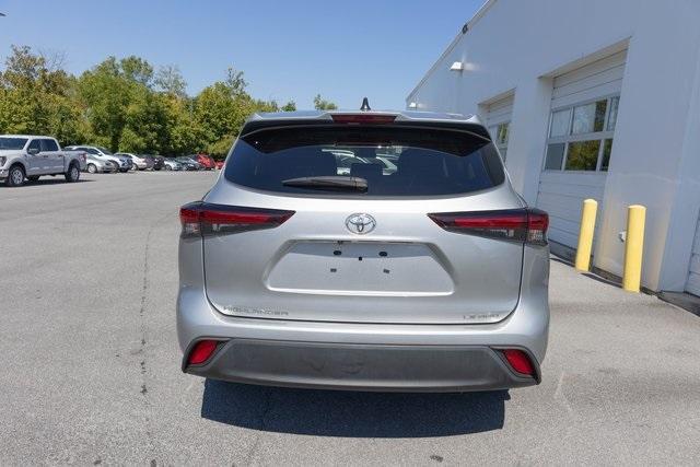 used 2024 Toyota Highlander car, priced at $37,999