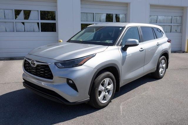 used 2024 Toyota Highlander car, priced at $37,999