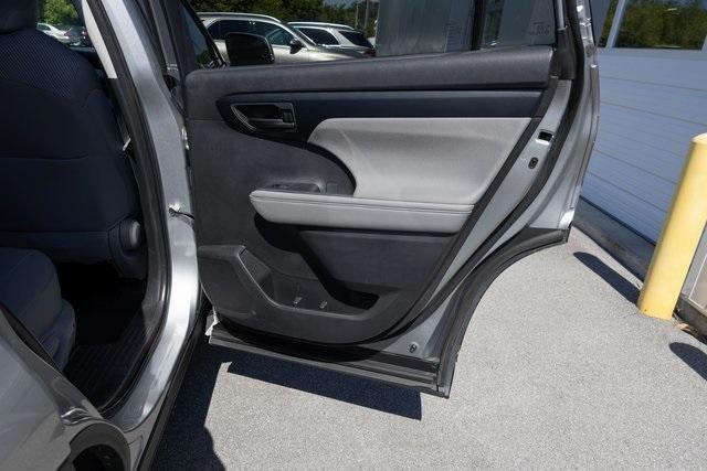 used 2024 Toyota Highlander car, priced at $37,999