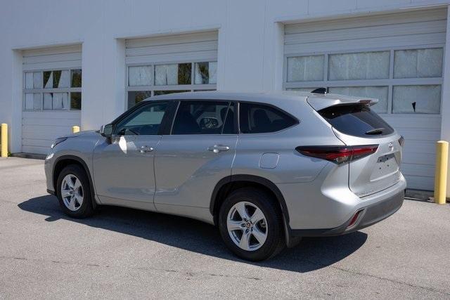 used 2024 Toyota Highlander car, priced at $37,999