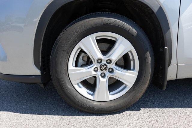 used 2024 Toyota Highlander car, priced at $37,999