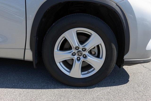 used 2024 Toyota Highlander car, priced at $37,999