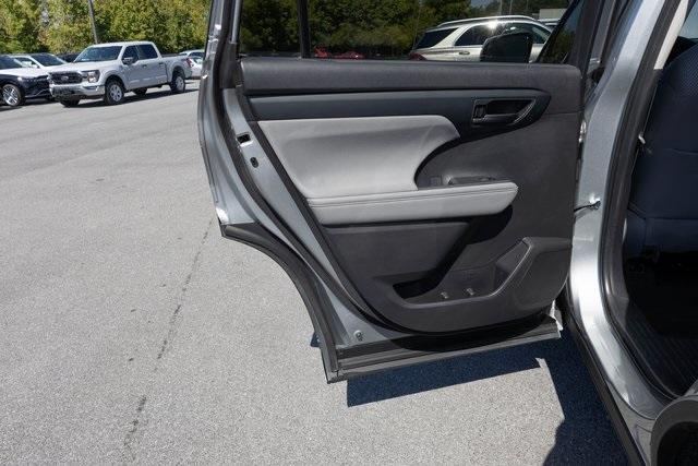 used 2024 Toyota Highlander car, priced at $37,999