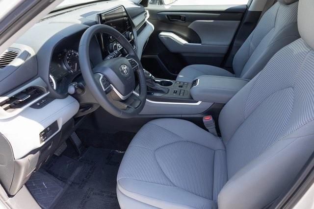 used 2024 Toyota Highlander car, priced at $37,999