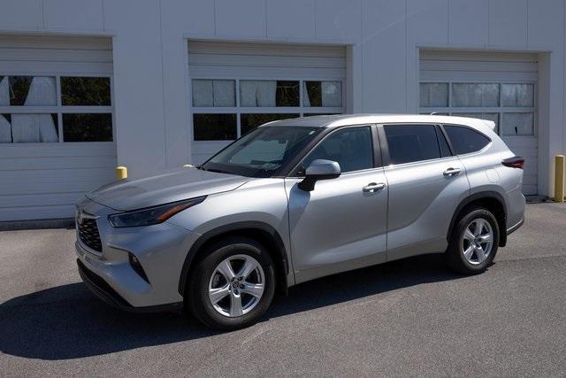 used 2024 Toyota Highlander car, priced at $37,999