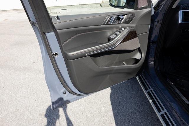 new 2025 BMW X7 car, priced at $92,885