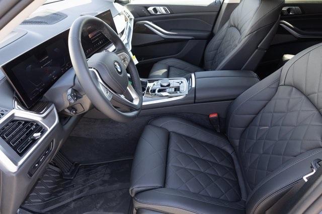 new 2025 BMW X7 car, priced at $92,885
