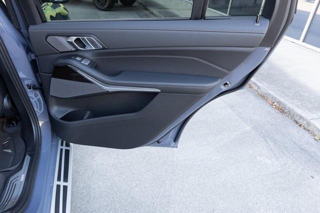 new 2025 BMW X7 car, priced at $92,885