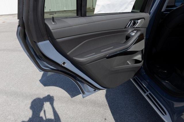 new 2025 BMW X7 car, priced at $92,885