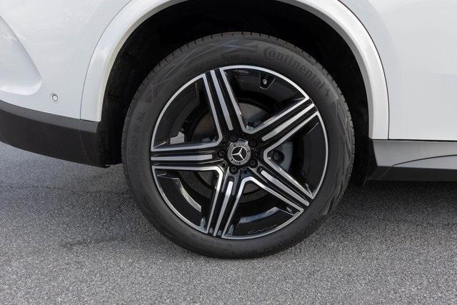 new 2025 Mercedes-Benz GLC 300 car, priced at $65,905