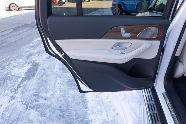 new 2025 Mercedes-Benz GLS 450 car, priced at $91,800