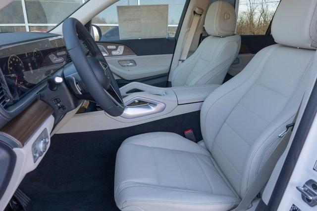 new 2025 Mercedes-Benz GLS 450 car, priced at $91,800
