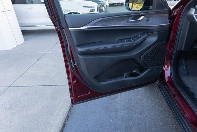 used 2025 Jeep Grand Cherokee car, priced at $41,299