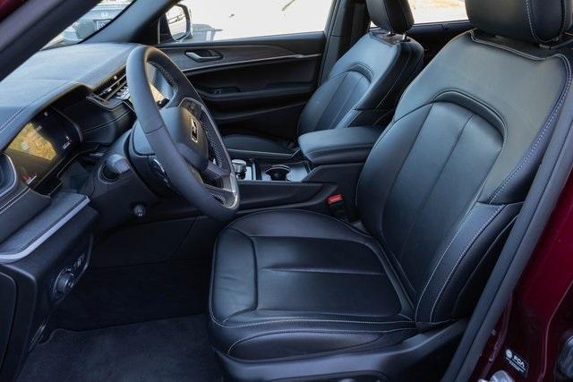 used 2025 Jeep Grand Cherokee car, priced at $41,299