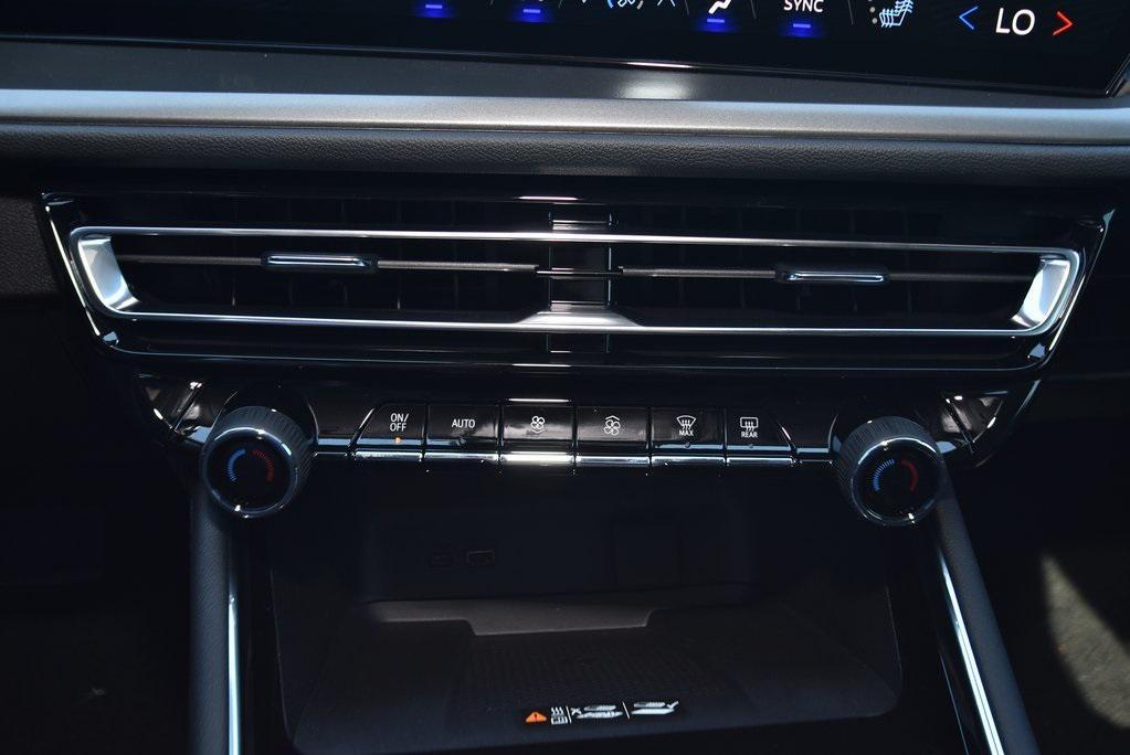 new 2026 Chevrolet Traverse car, priced at $43,082