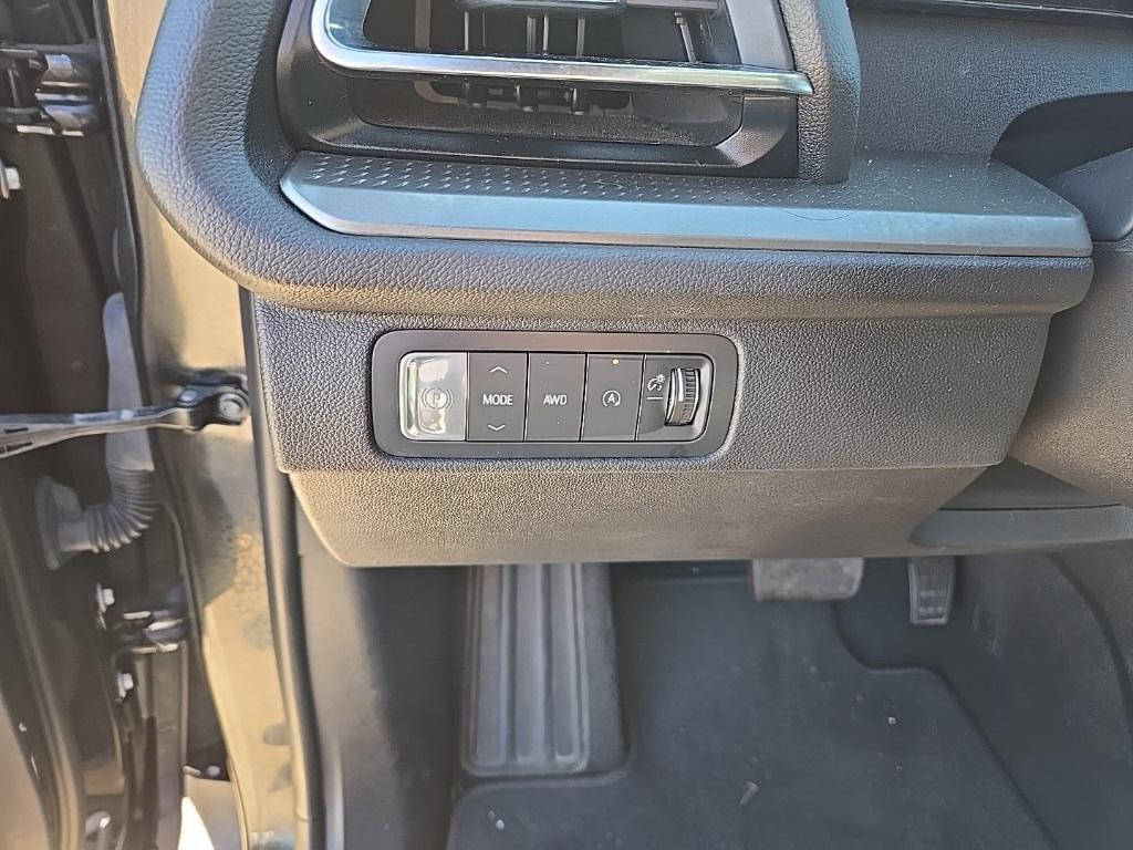 used 2024 Chevrolet Traverse car, priced at $37,250