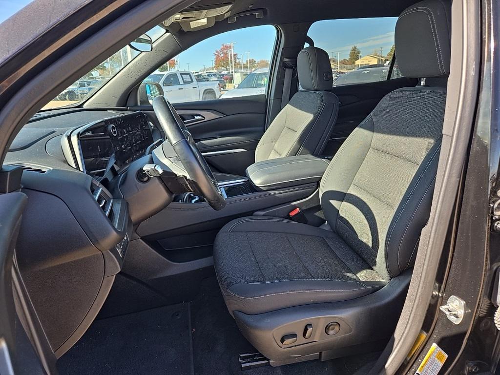 used 2024 Chevrolet Traverse car, priced at $37,250