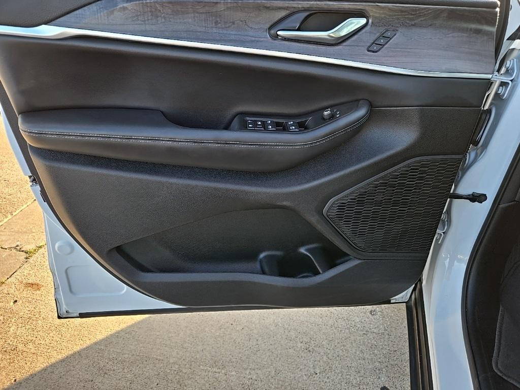 used 2024 Jeep Grand Cherokee L car, priced at $34,259