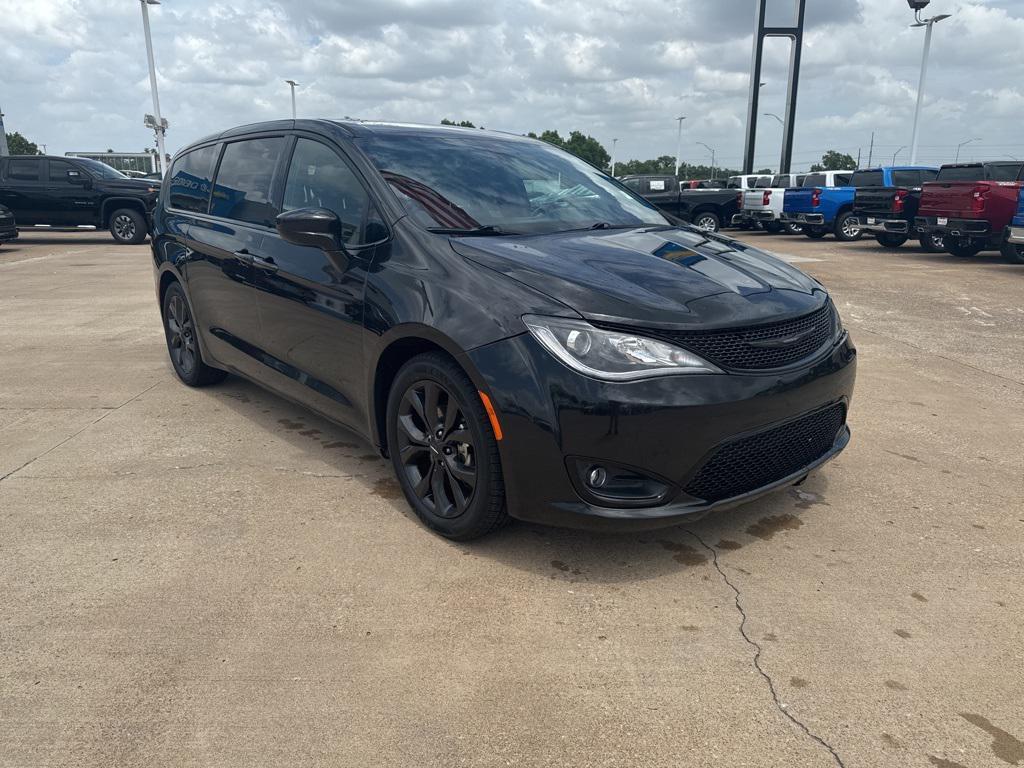 used 2018 Chrysler Pacifica car, priced at $11,750