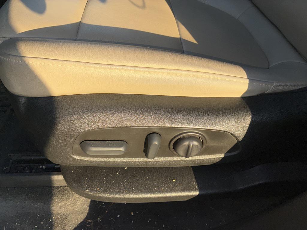 used 2023 Chevrolet Traverse car, priced at $27,859