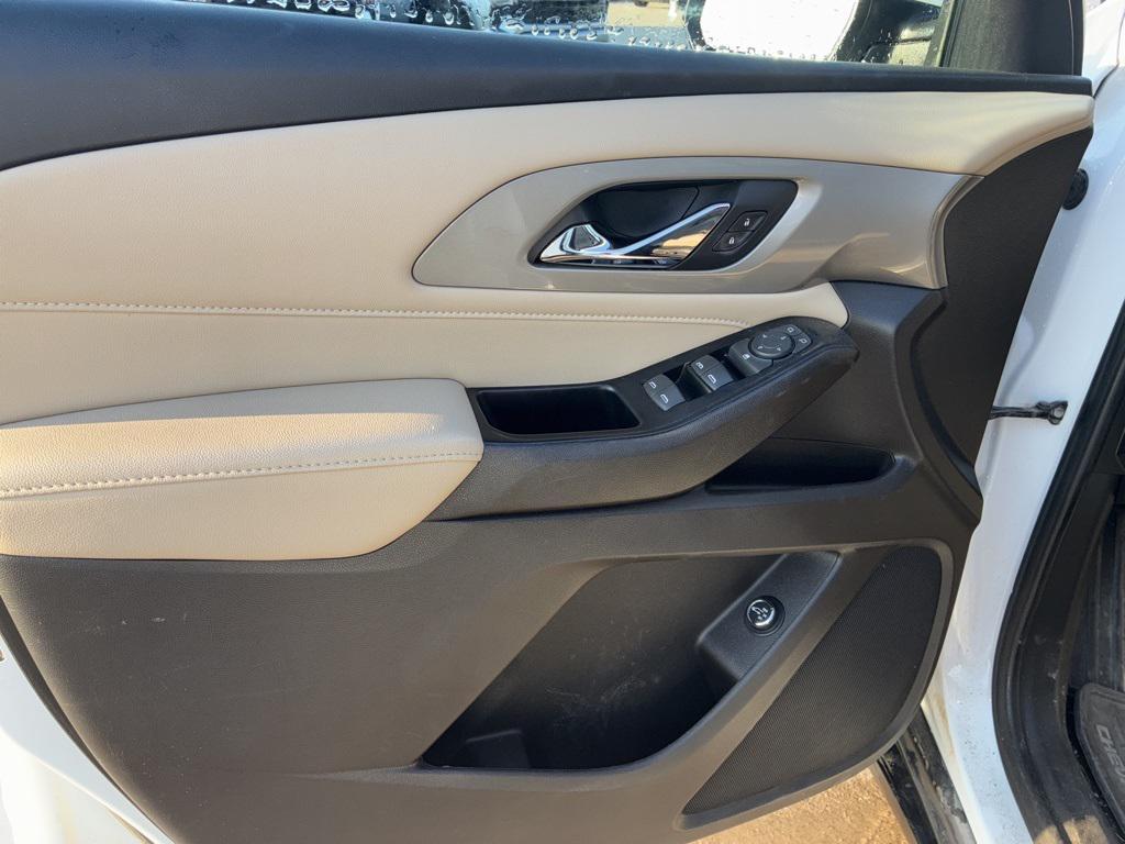 used 2023 Chevrolet Traverse car, priced at $27,859