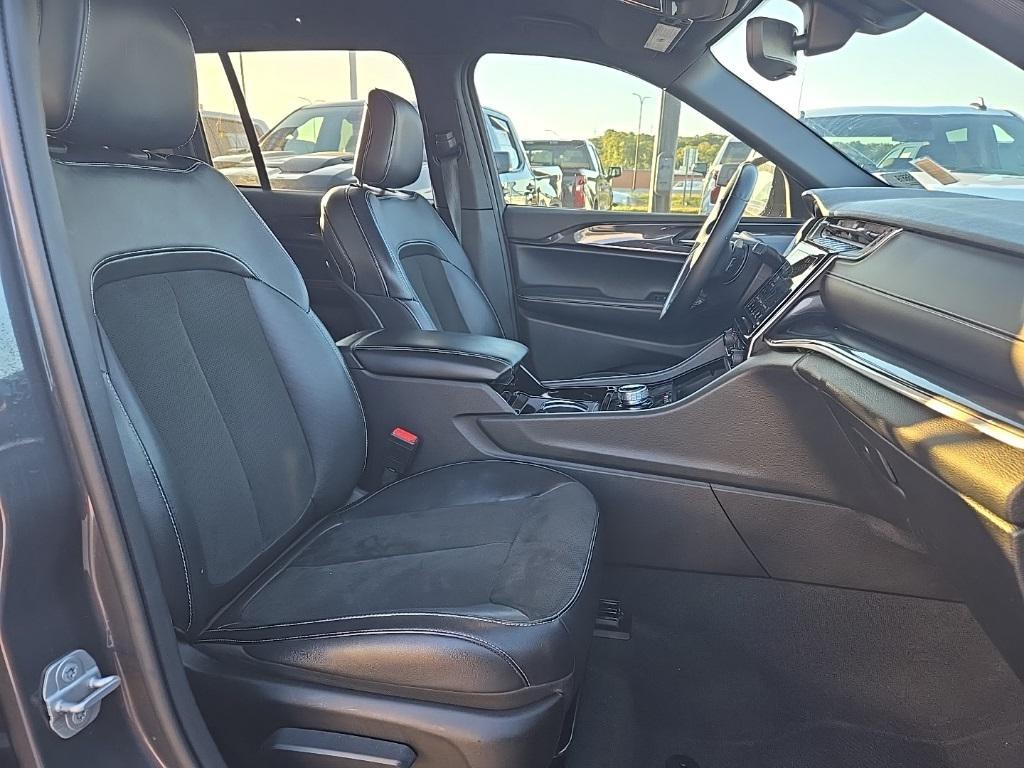 used 2022 Jeep Grand Cherokee car, priced at $31,985