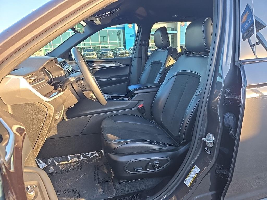 used 2022 Jeep Grand Cherokee car, priced at $31,985