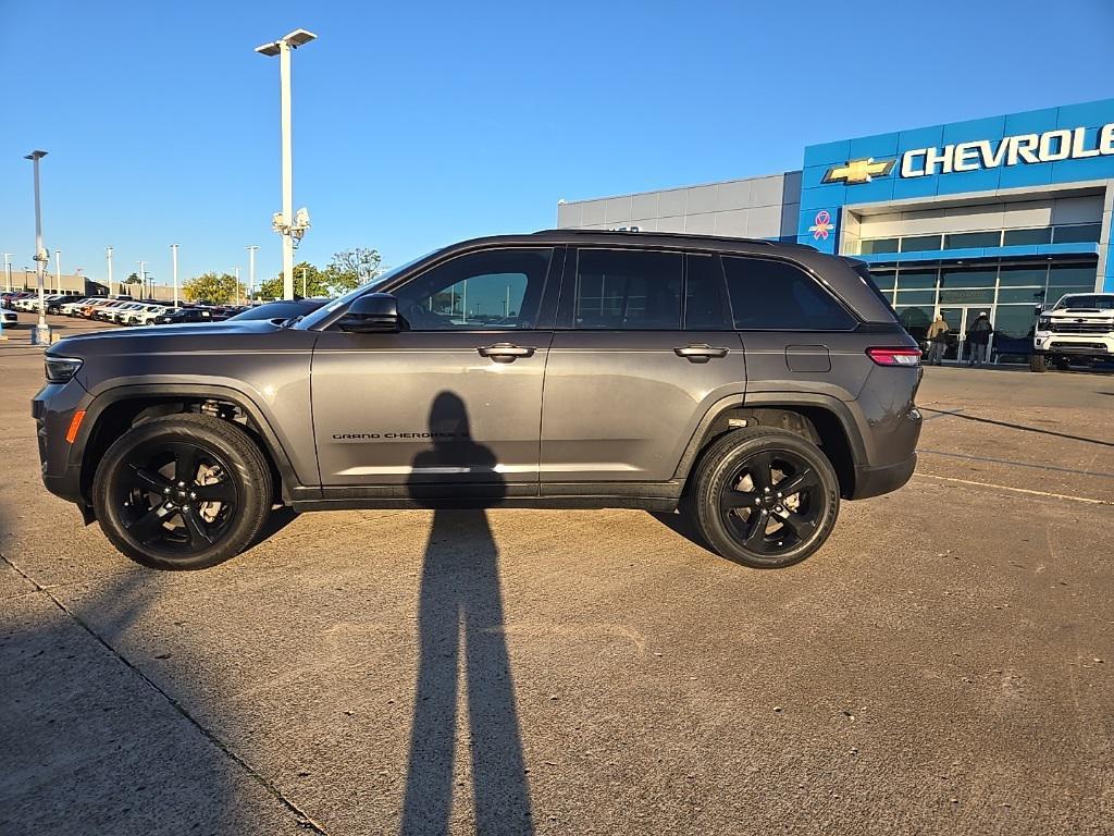 used 2022 Jeep Grand Cherokee car, priced at $31,985