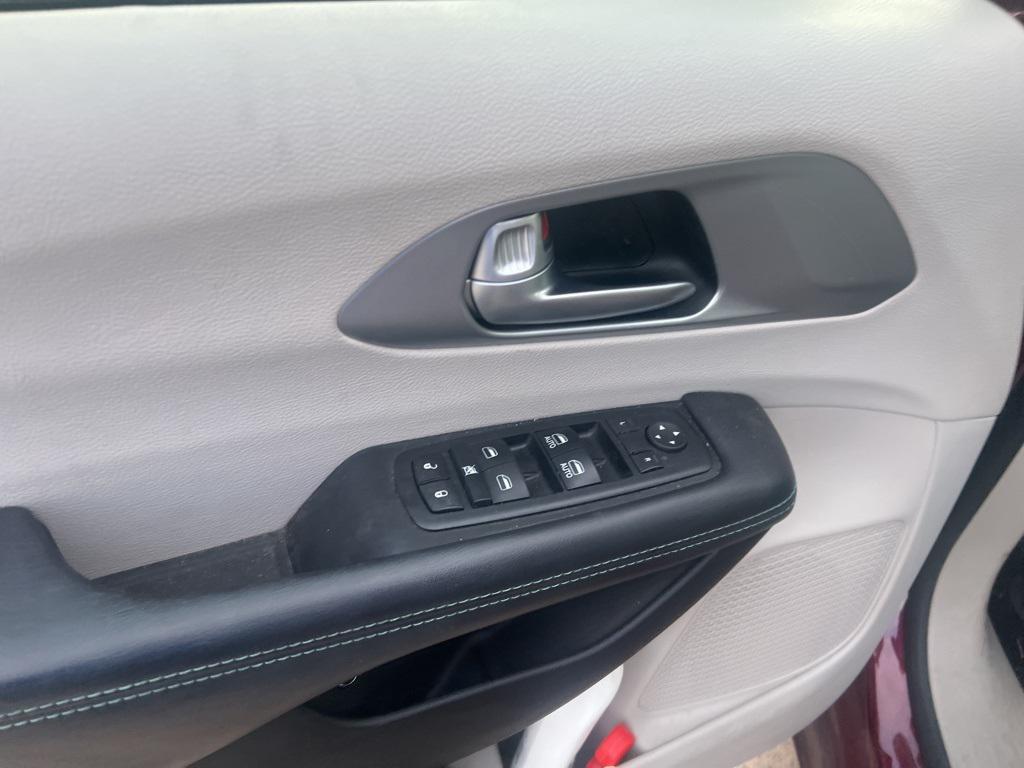 used 2017 Chrysler Pacifica Hybrid car, priced at $18,393