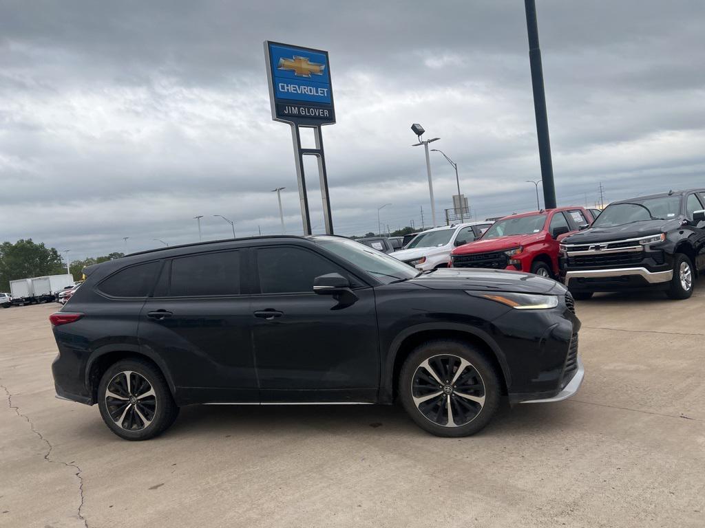 used 2021 Toyota Highlander car, priced at $33,997