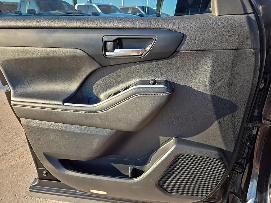used 2021 Toyota Highlander car, priced at $33,997