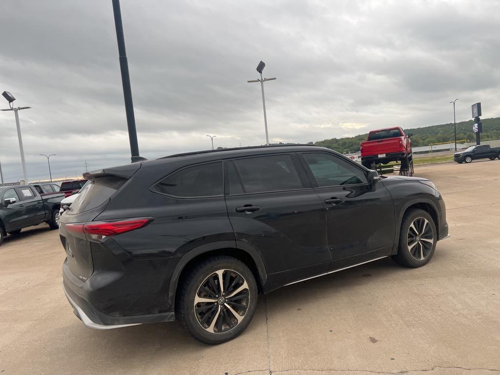 used 2021 Toyota Highlander car, priced at $33,997