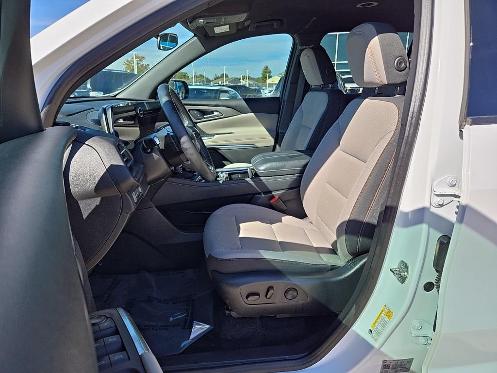 used 2024 Chevrolet Traverse car, priced at $35,850