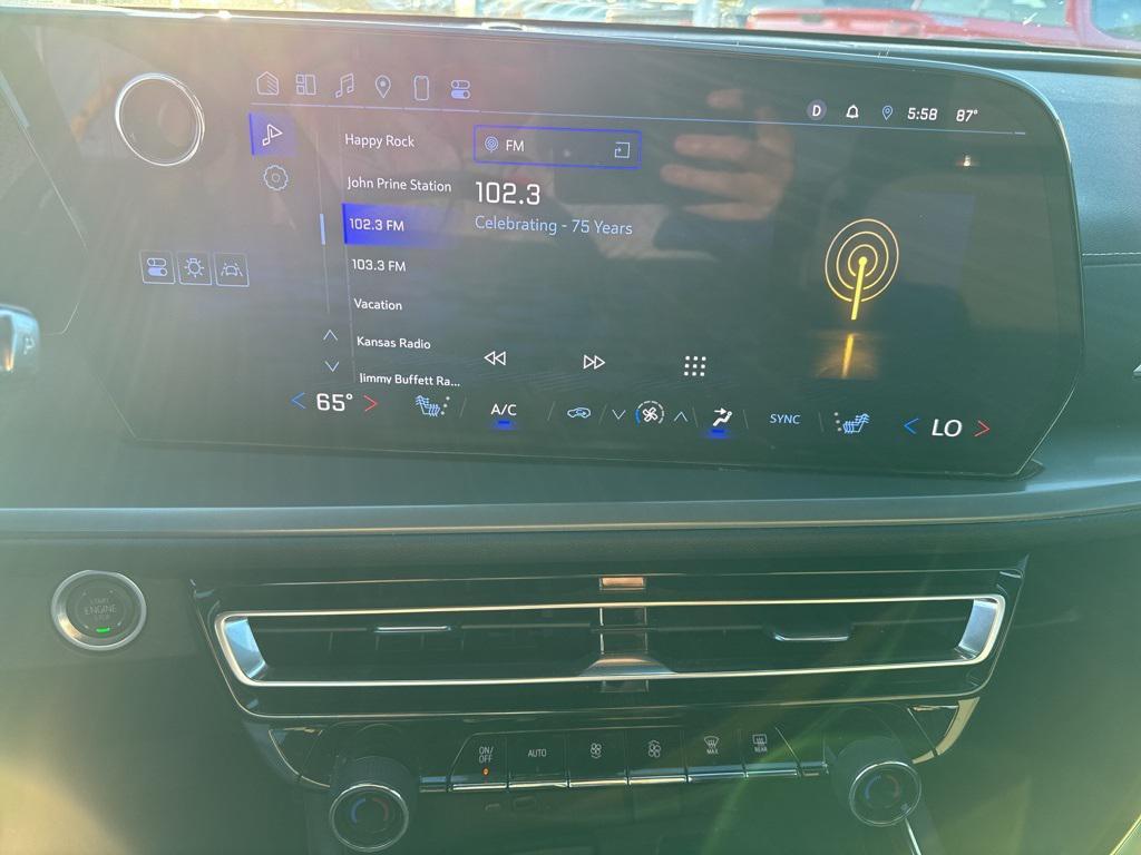 used 2024 Chevrolet Traverse car, priced at $36,500