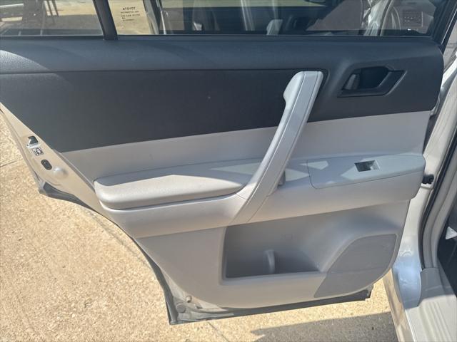 used 2013 Toyota Highlander car, priced at $12,400