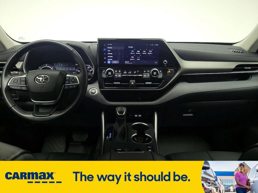 used 2023 Toyota Highlander Hybrid car, priced at $46,998