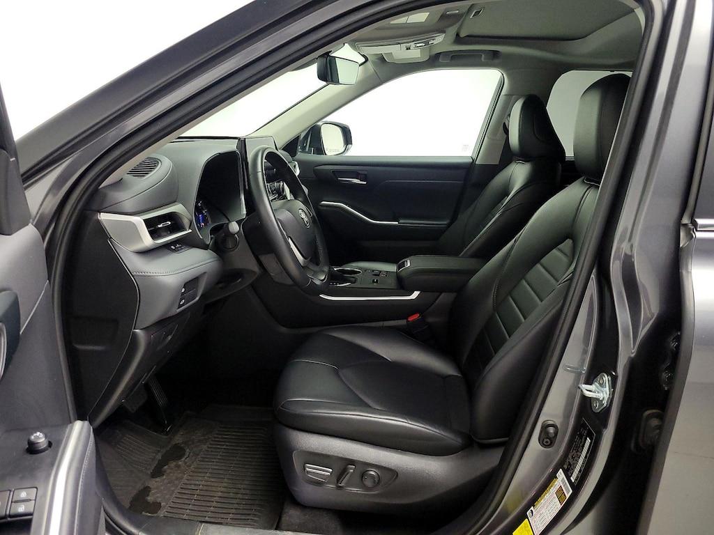 used 2023 Toyota Highlander Hybrid car, priced at $46,998