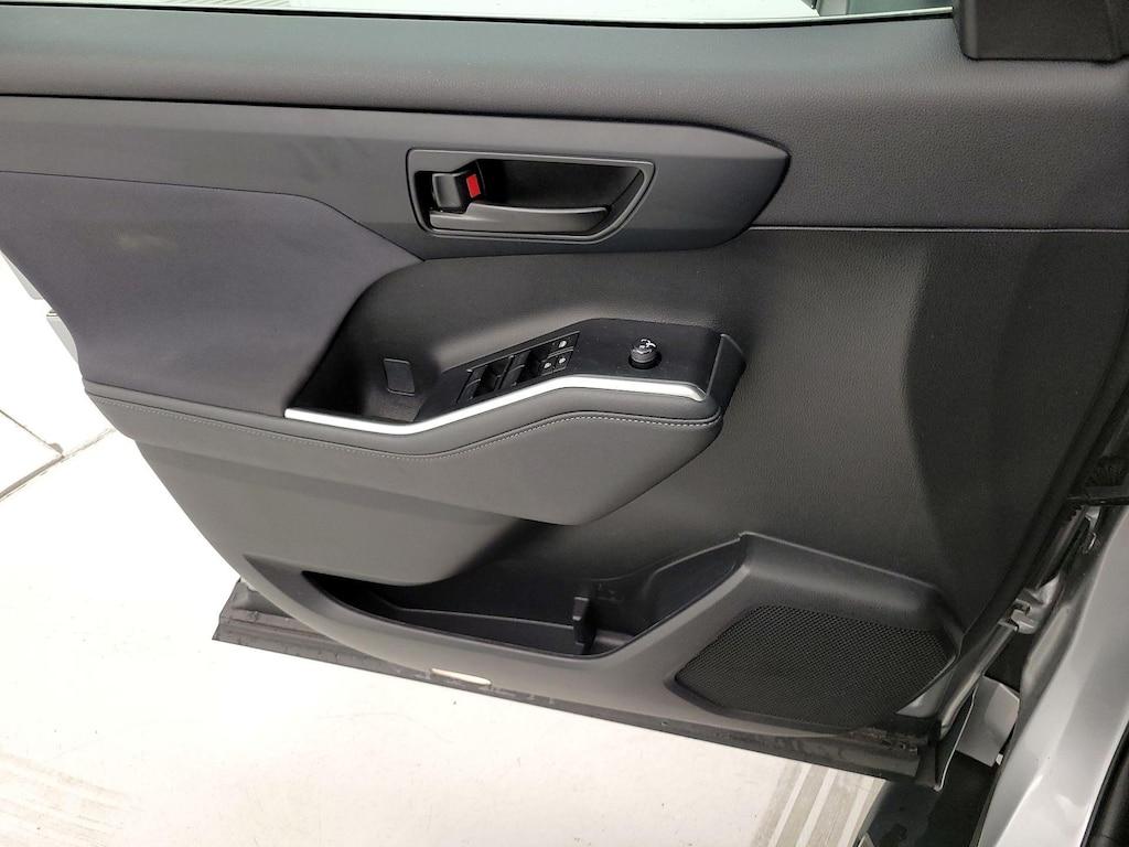 used 2023 Toyota Highlander car, priced at $31,998