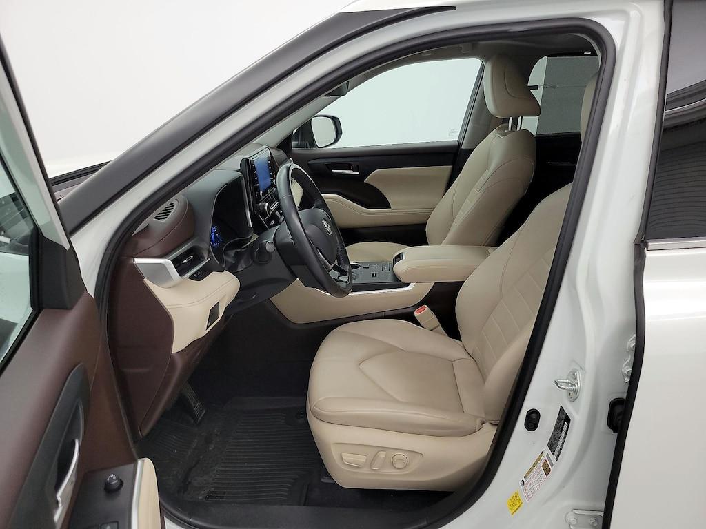 used 2021 Toyota Highlander Hybrid car, priced at $36,998