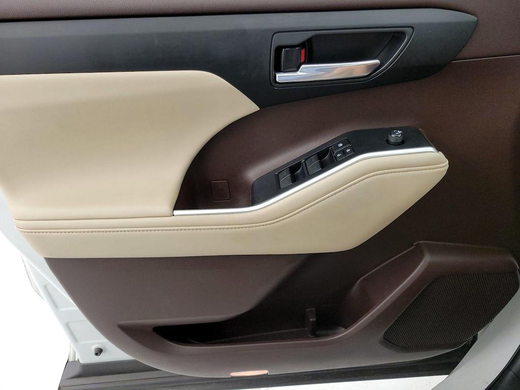 used 2021 Toyota Highlander Hybrid car, priced at $36,998