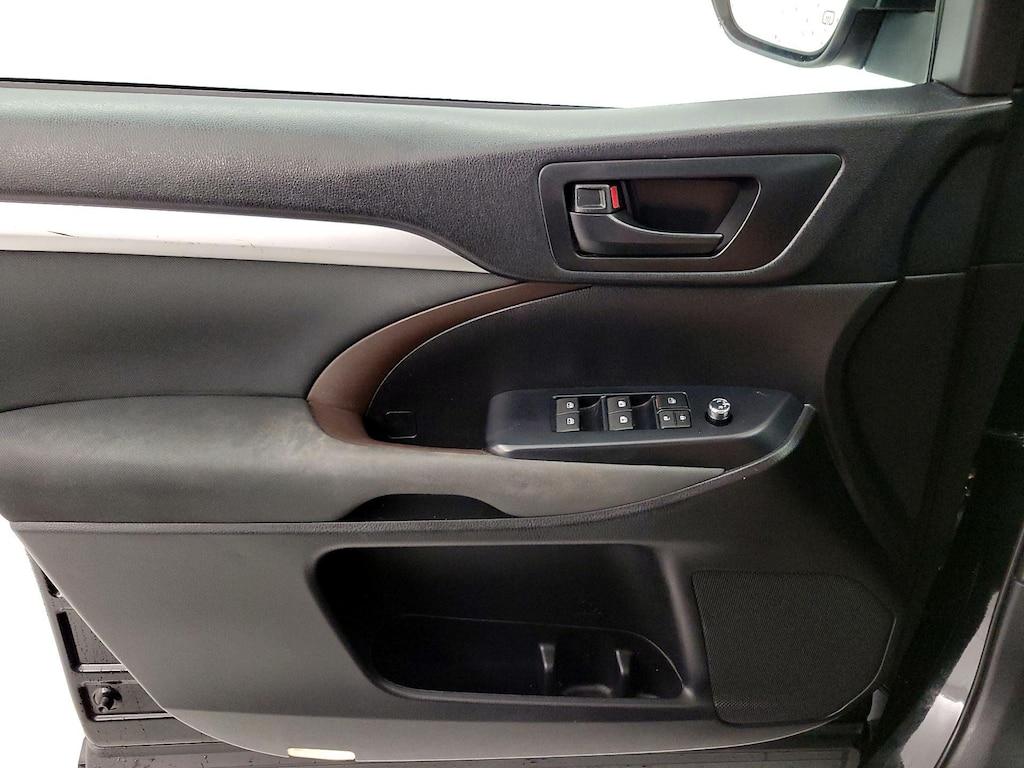 used 2019 Toyota Highlander car, priced at $20,998