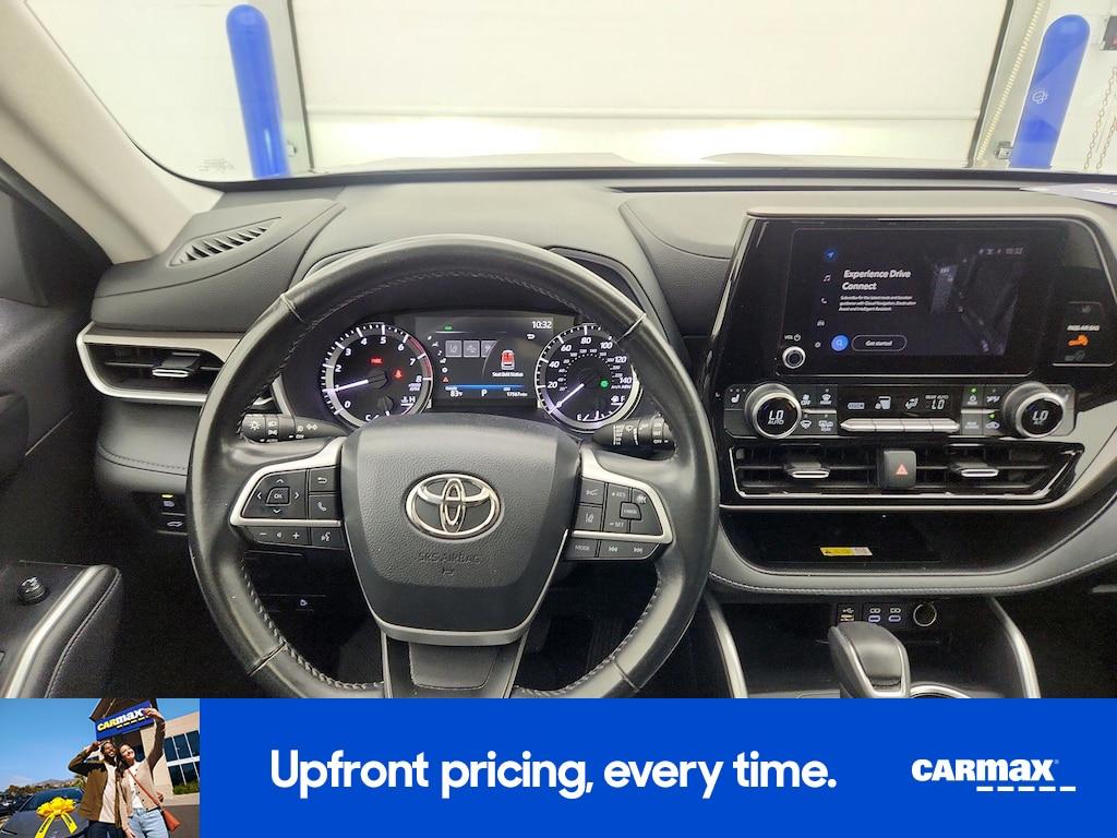 used 2023 Toyota Highlander car, priced at $38,998