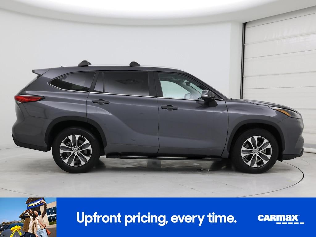 used 2023 Toyota Highlander car, priced at $38,998