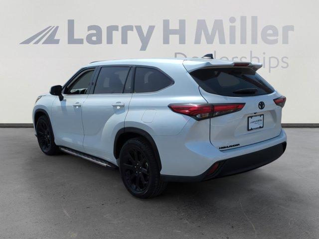 used 2022 Toyota Highlander car, priced at $29,900