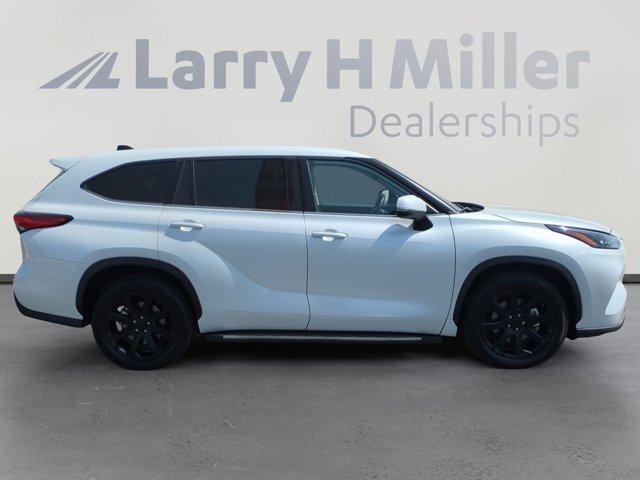 used 2022 Toyota Highlander car, priced at $29,900