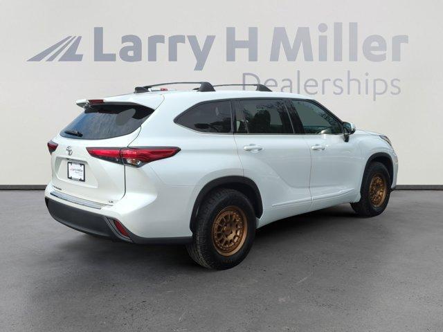 used 2022 Toyota Highlander car, priced at $27,900