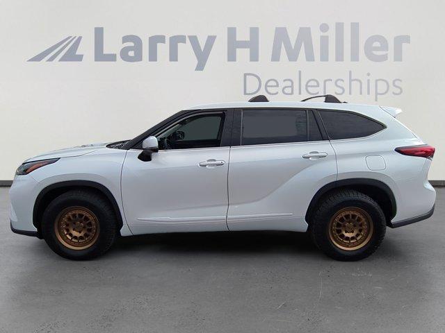 used 2022 Toyota Highlander car, priced at $27,900