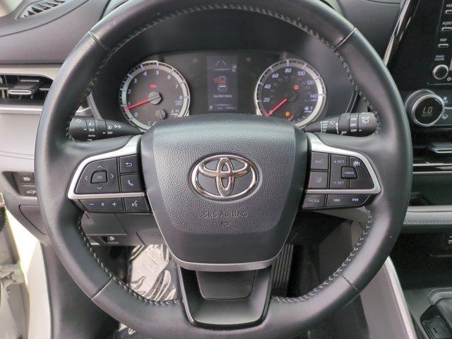 used 2022 Toyota Highlander car, priced at $27,900