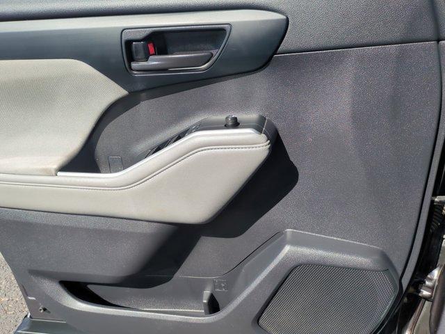 used 2021 Toyota Highlander car, priced at $27,215
