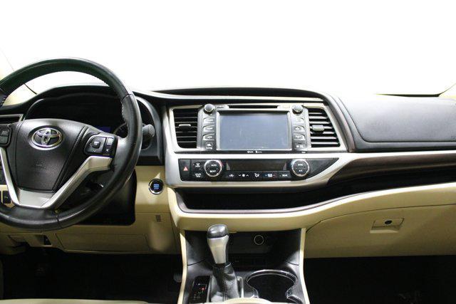 used 2015 Toyota Highlander car, priced at $22,472